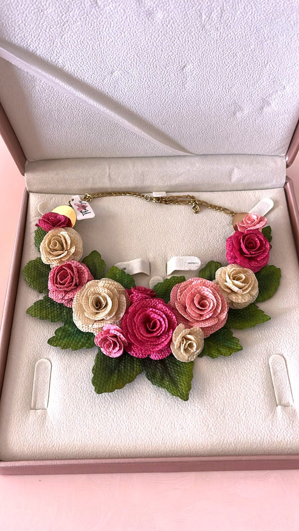 Multicolored Roses Bushes Necklace - Banana Fiber - 4