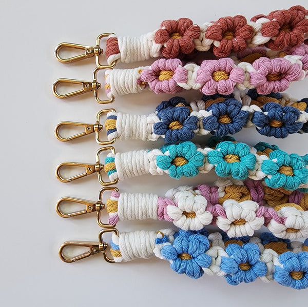 Macrame Daisy Flowers Wristlet - 8