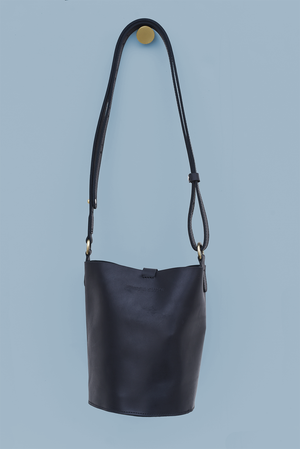 611fc05e3c4ce80992caae23_bucket-bag-black-back_1785429982655.png