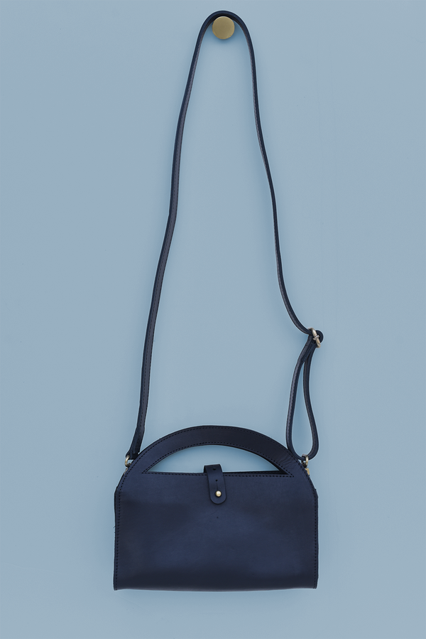 611fc05e3c4ce80992caae23_clutch-crossbody-black-front_1785431146126.png