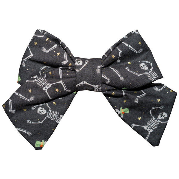 611fc05e3c4ce80992caae23_dancing-skeletons-bow_1787278722779.jpg