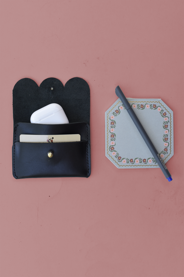 611fc05e3c4ce80992caae23_scallop-card-carrier-black-open-ed_1785430944253.png