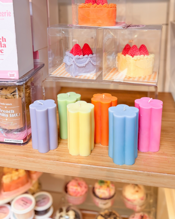 Daisy Pillar Candle