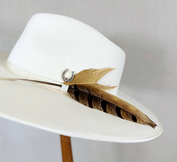 "Giddy Up" Sparkle Horseshoe Hat Pin